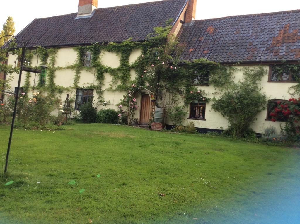 Valley Farmhouse, Westhall 4* Redisham