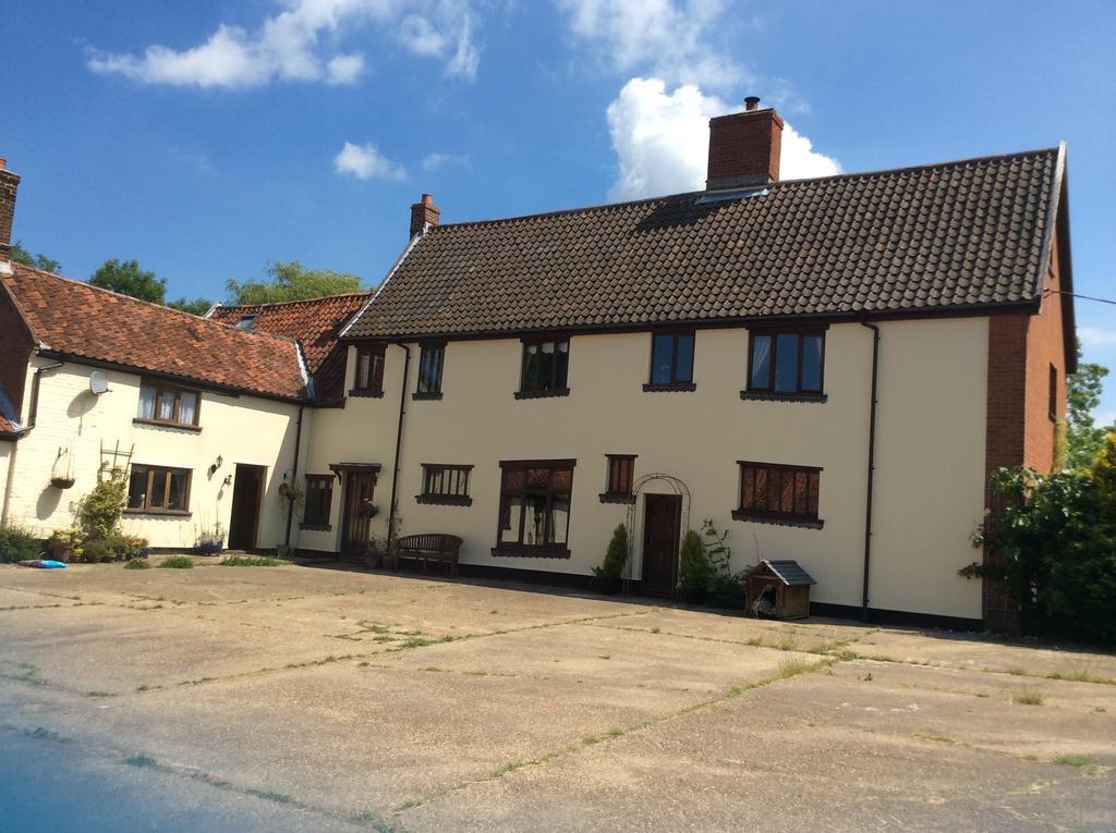 Valley Farmhouse, Westhall Bed & Breakfast