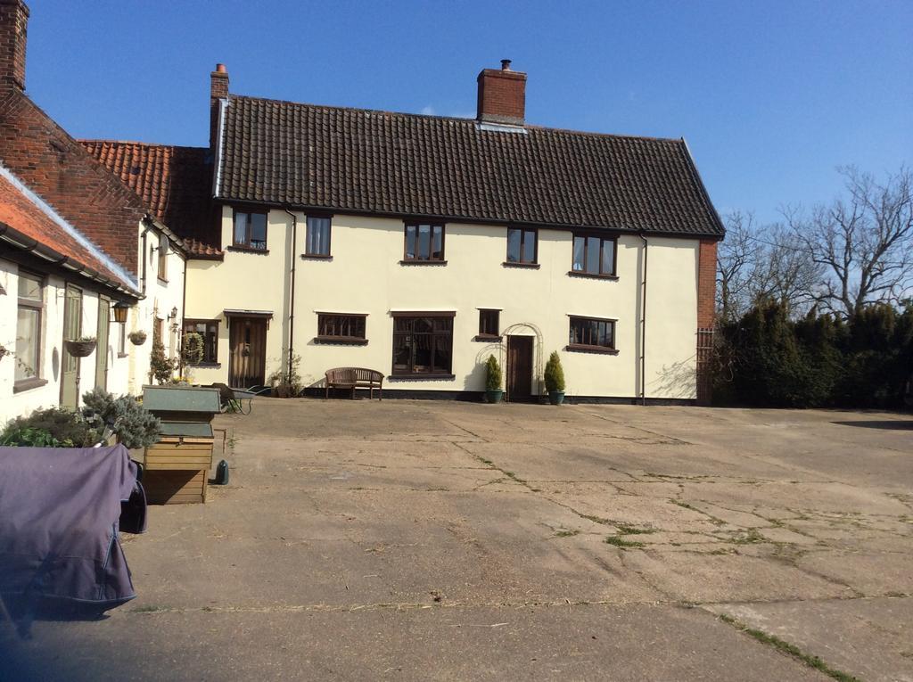 Valley Farmhouse, Westhall Bed & Breakfast Redisham