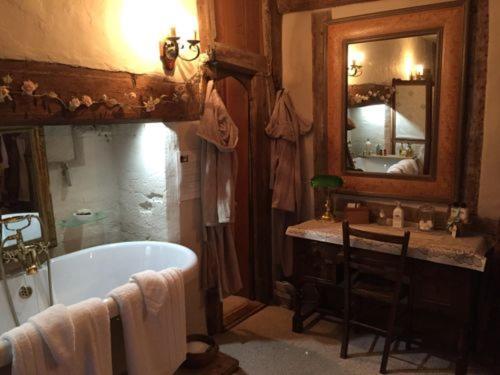 Valley Farmhouse, Westhall Bed & Breakfast